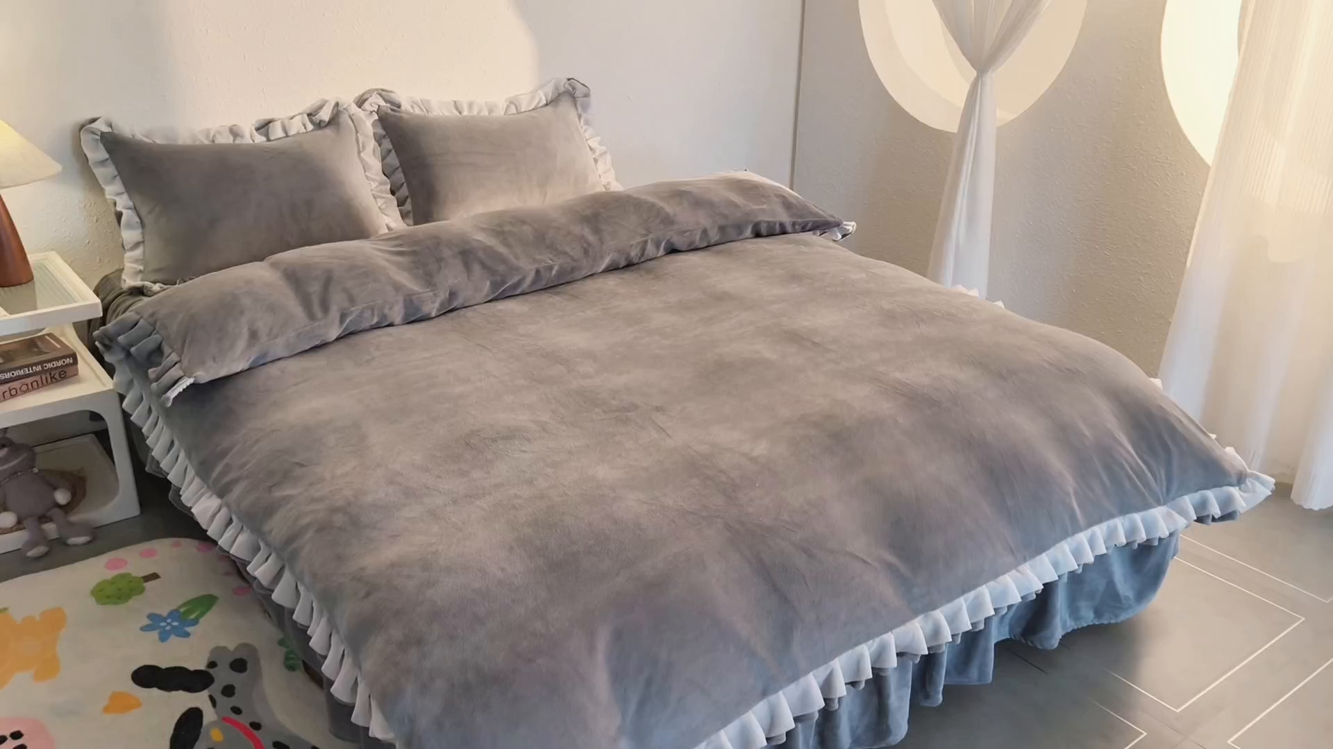 91家纺网 家纺一手货源 找家纺 恩和家纺 2025新款白色薄纱双层飞边牛奶绒四件套 灰色