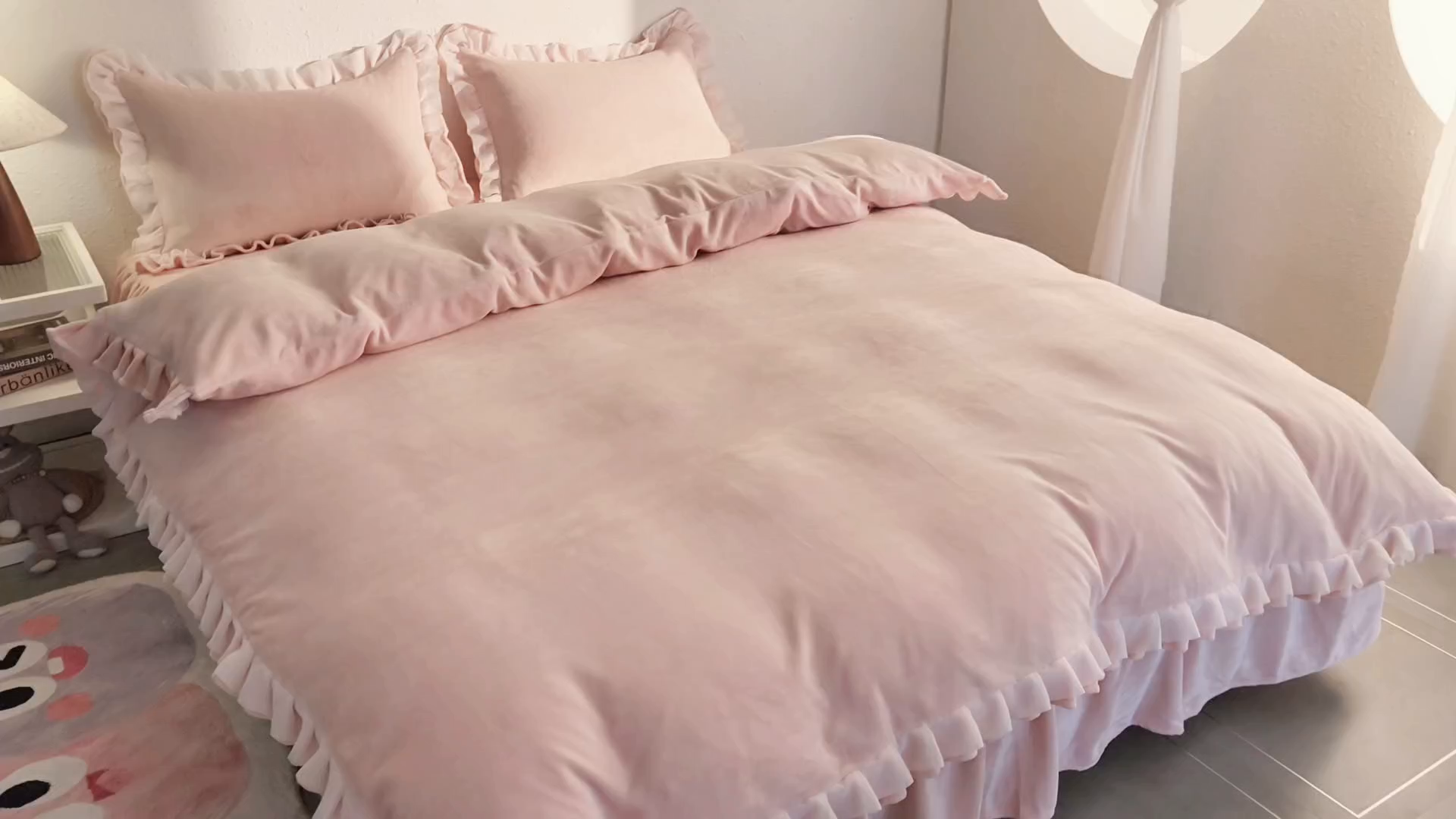 91家纺网 家纺一手货源 找家纺 （总）恩和家纺 2025新款白色薄纱双层飞边牛奶绒四件套