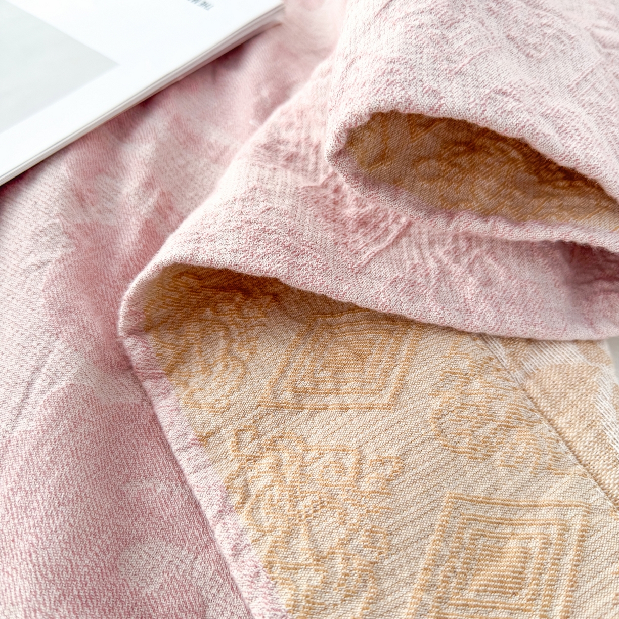91家纺网 家纺一手货源 找家纺 悦然毛巾被 2025全棉欧式提花纱布毛巾被毛毯-洛可可 洛可可豆沙