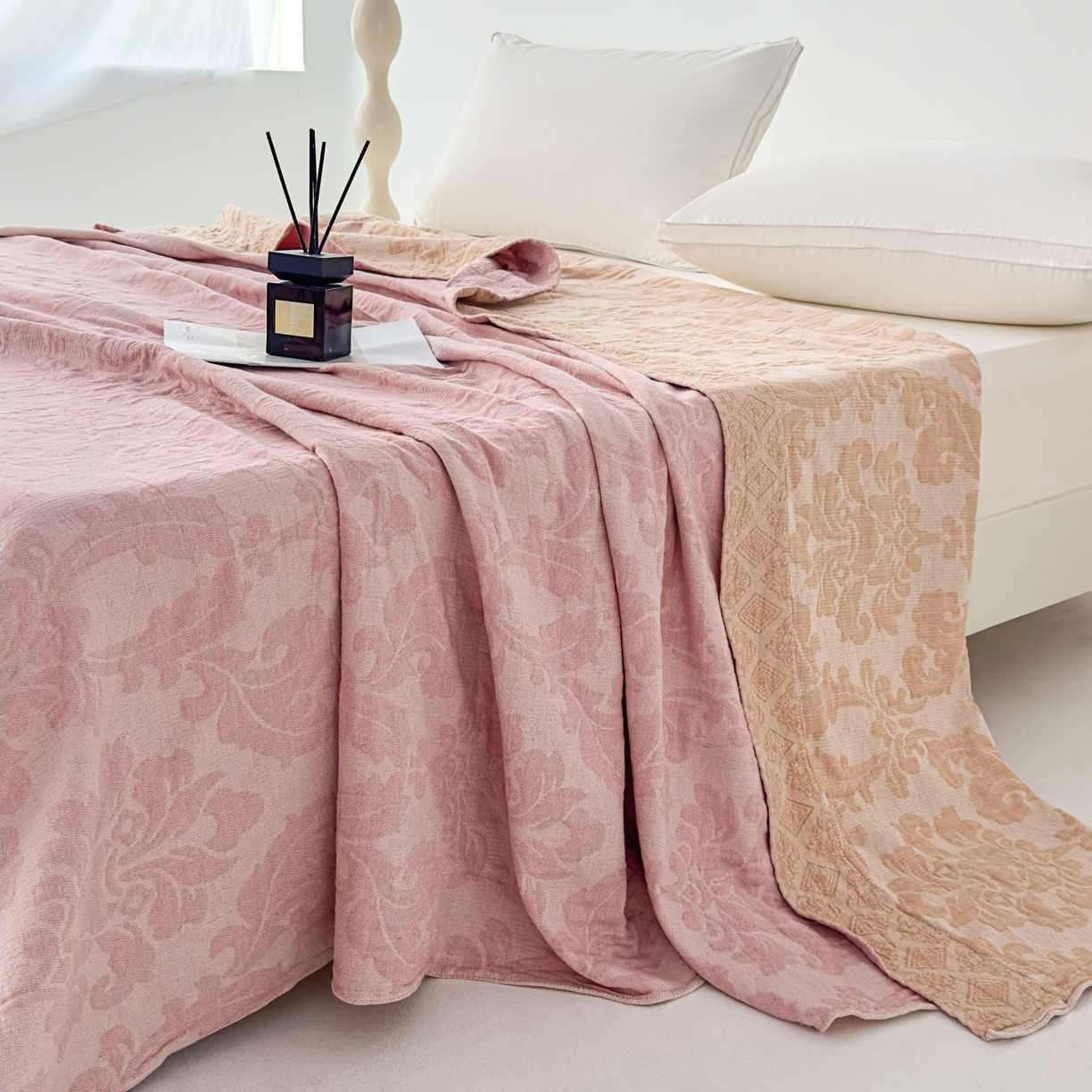 91家纺网 家纺一手货源 找家纺 悦然毛巾被 2025全棉欧式提花纱布毛巾被毛毯-洛可可 洛可可豆沙