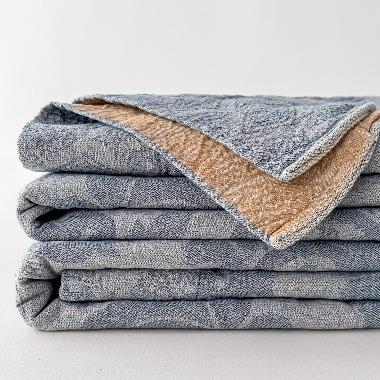 91家纺网 家纺一手货源 找家纺 悦然毛巾被 2025全棉欧式提花纱布毛巾被毛毯-洛可可 洛可可雾蓝