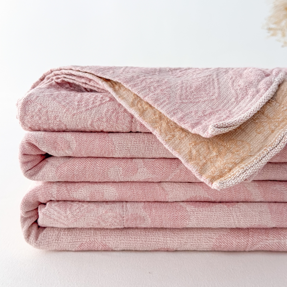 91家纺网 家纺一手货源 找家纺 悦然毛巾被 2025全棉欧式提花纱布毛巾被毛毯-洛可可 洛可可豆沙