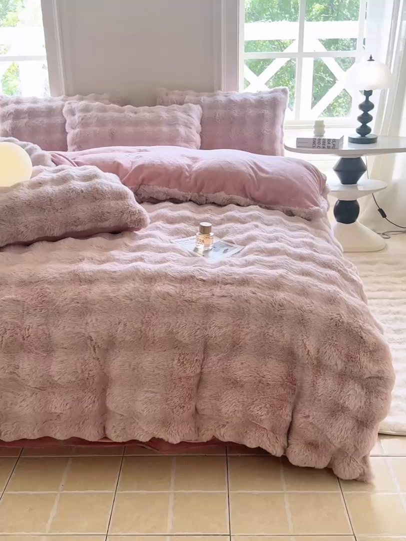 91家纺网 家纺一手货源 找家纺 品乐家纺 2025新款简约纯色A类220克泡泡兔绒四件套 纯色-粉黛