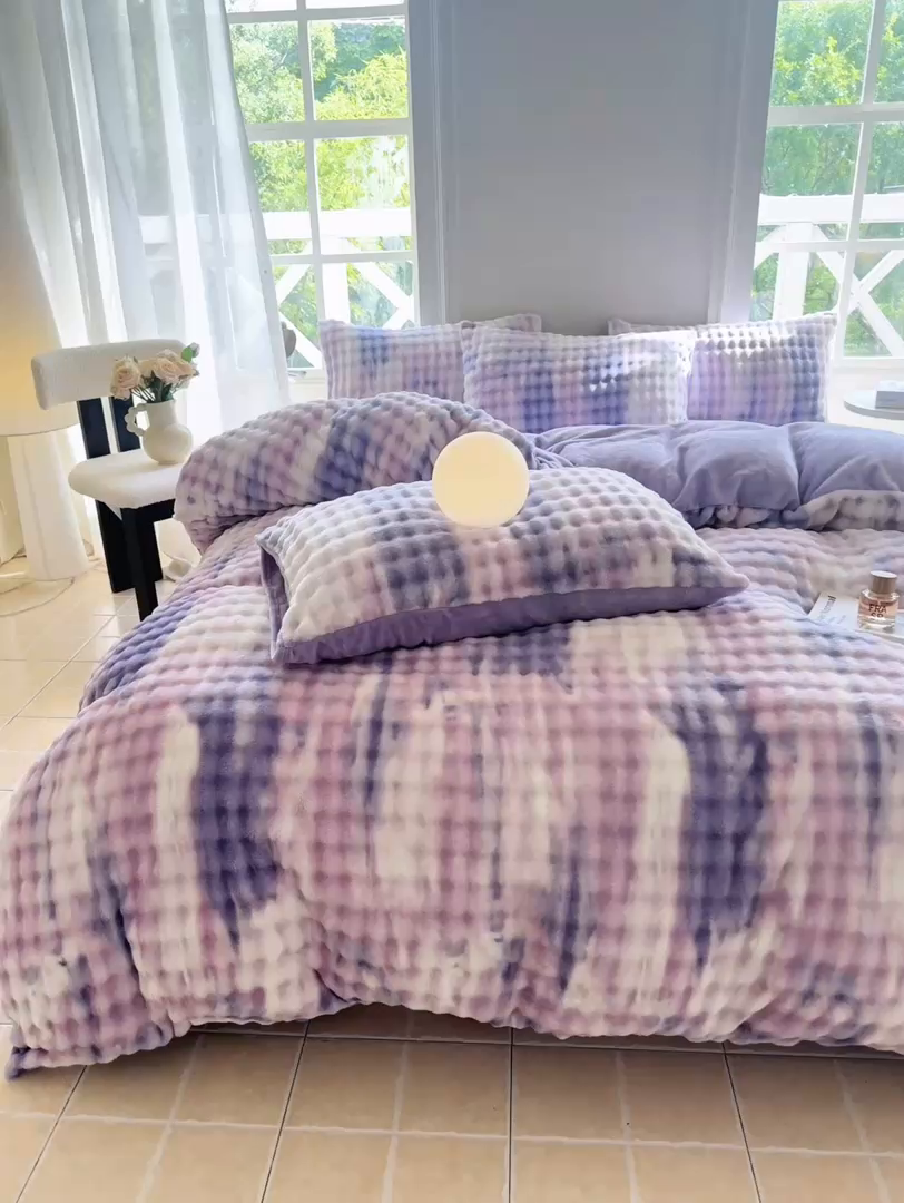 91家纺网 家纺一手货源 找家纺 品乐家纺 2025新款简约纯色A类220克泡泡兔绒四件套 渐变-极光紫