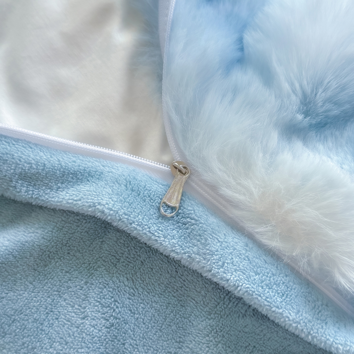 91家纺网 家纺一手货源 找家纺 品乐家纺 2025新款简约纯色A类220克泡泡兔绒四件套 渐变-天青蓝