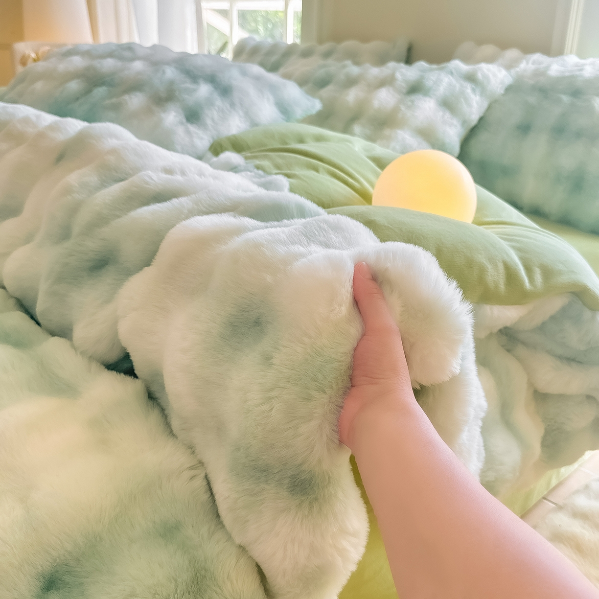 91家纺网 家纺一手货源 找家纺 品乐家纺 2025新款简约纯色A类220克泡泡兔绒四件套 渐变-雨露青