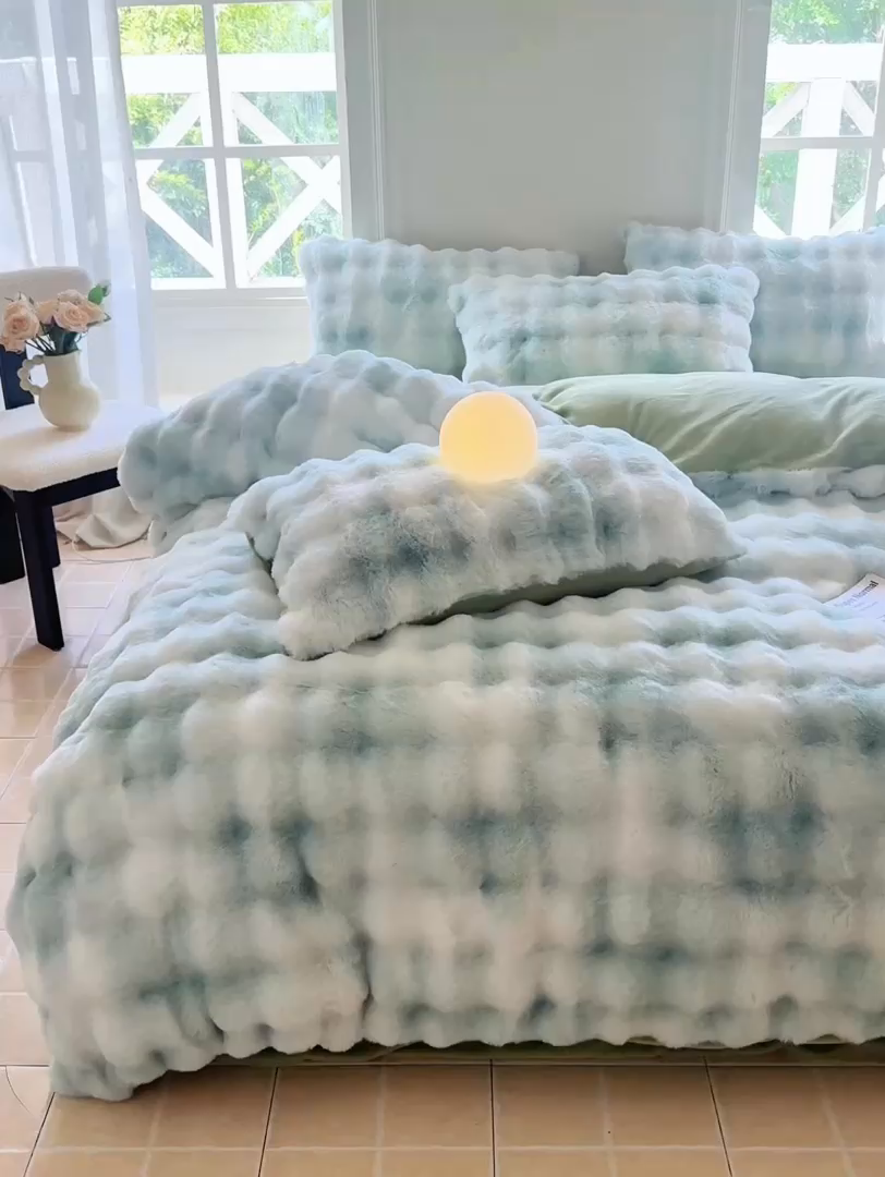 91家纺网 家纺一手货源 找家纺 品乐家纺 2025新款简约纯色A类220克泡泡兔绒四件套 渐变-雨露青