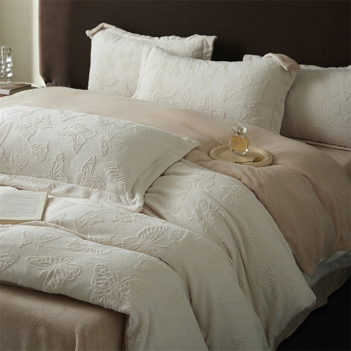 亿梵 2025秋冬新款A类全消光牛奶绒立体5D雕花绒四件套蝶舞轻裳-奶油白