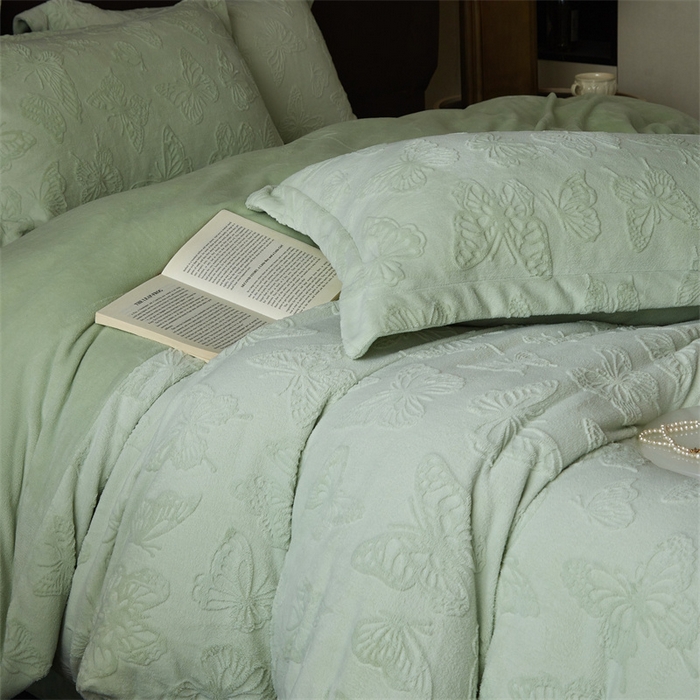 91家纺网 家纺一手货源 找家纺 亿梵 2025秋冬新款A类全消光牛奶绒立体5D雕花绒四件套蝶舞轻裳-清新绿