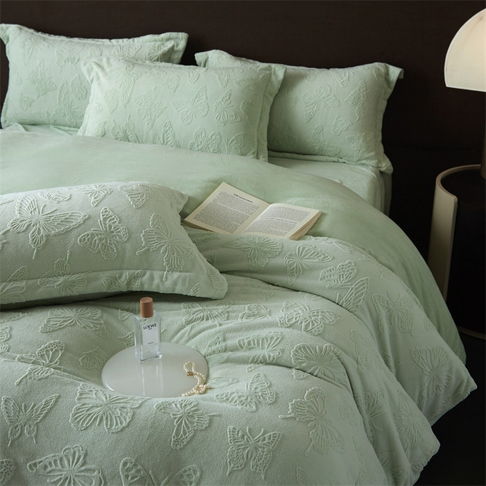 91家纺网 家纺一手货源 找家纺 亿梵 2025秋冬新款A类全消光牛奶绒立体5D雕花绒四件套蝶舞轻裳-清新绿