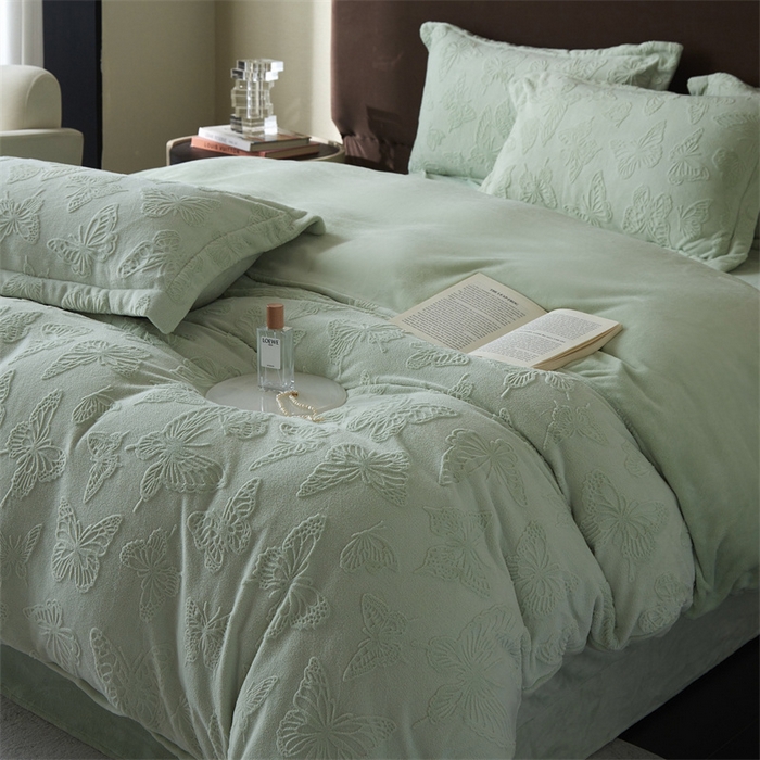 91家纺网 家纺一手货源 找家纺 亿梵 2025秋冬新款A类全消光牛奶绒立体5D雕花绒四件套蝶舞轻裳-清新绿