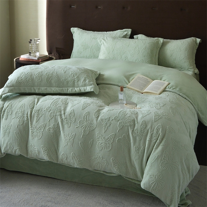 91家纺网 家纺一手货源 找家纺 亿梵 2025秋冬新款A类全消光牛奶绒立体5D雕花绒四件套蝶舞轻裳-清新绿