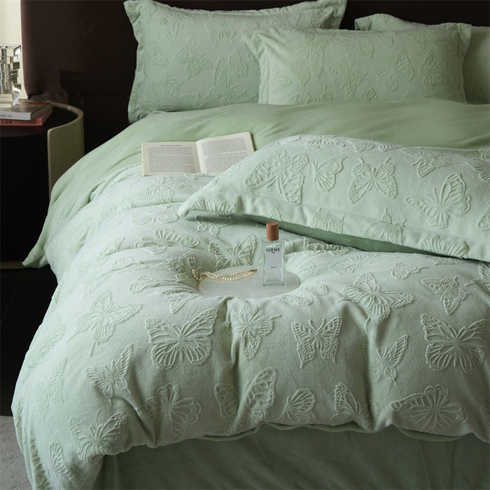 91家纺网 家纺一手货源 找家纺 亿梵 2025秋冬新款A类全消光牛奶绒立体5D雕花绒四件套蝶舞轻裳-清新绿