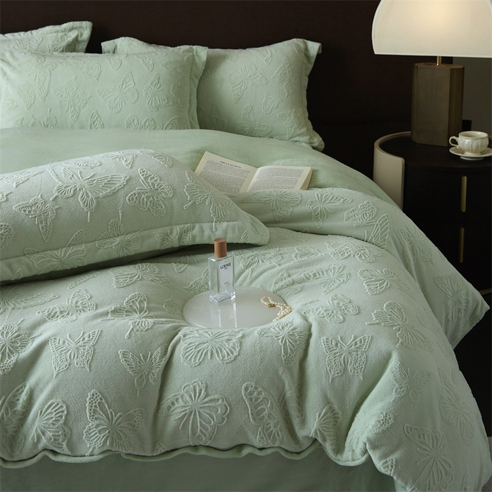 91家纺网 家纺一手货源 找家纺 亿梵 2025秋冬新款A类全消光牛奶绒立体5D雕花绒四件套蝶舞轻裳-清新绿