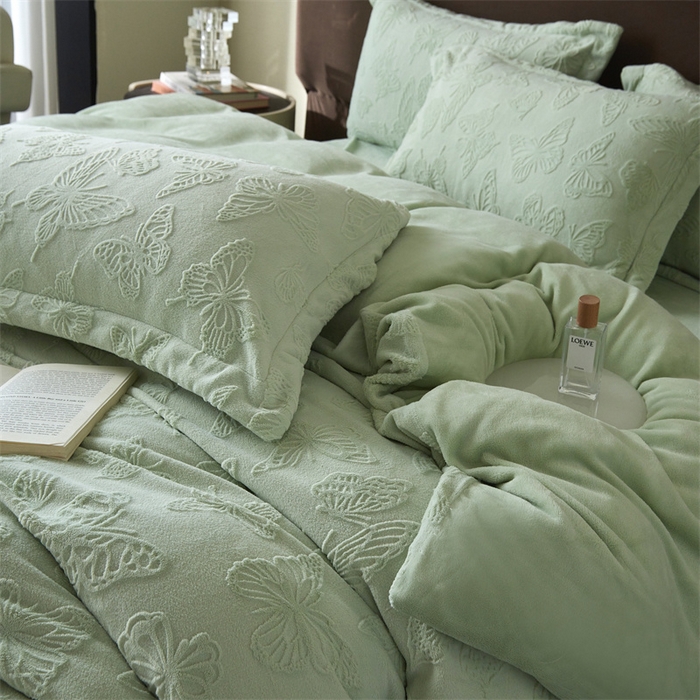 91家纺网 家纺一手货源 找家纺 亿梵 2025秋冬新款A类全消光牛奶绒立体5D雕花绒四件套蝶舞轻裳-清新绿