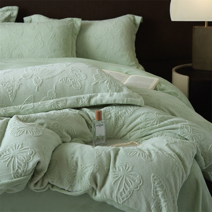 91家纺网 家纺一手货源 找家纺 亿梵 2025秋冬新款A类全消光牛奶绒立体5D雕花绒四件套蝶舞轻裳-清新绿