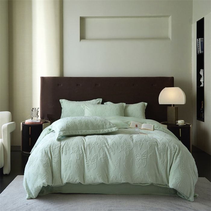 91家纺网 家纺一手货源 找家纺 亿梵 2025秋冬新款A类全消光牛奶绒立体5D雕花绒四件套蝶舞轻裳-清新绿