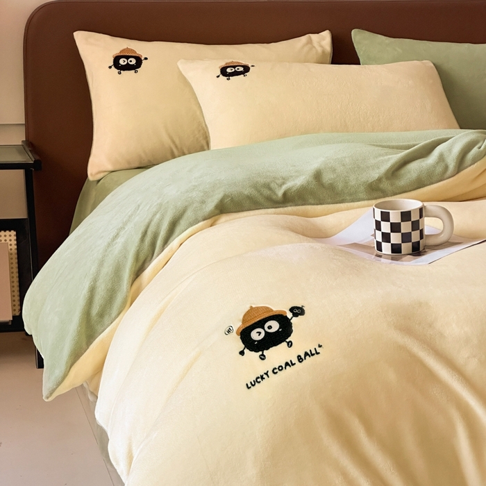 91家纺网 家纺一手货源 找家纺 万盛家纺 2025新款卡通贴补绣牛奶绒四件套煤球-奶油黄-绿