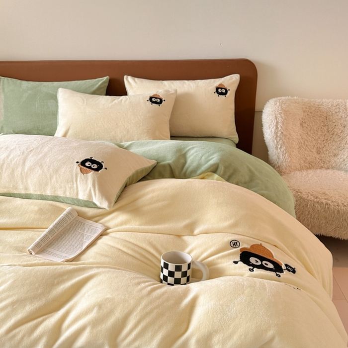 91家纺网 家纺一手货源 找家纺 万盛家纺 2025新款卡通贴补绣牛奶绒四件套煤球-奶油黄-绿