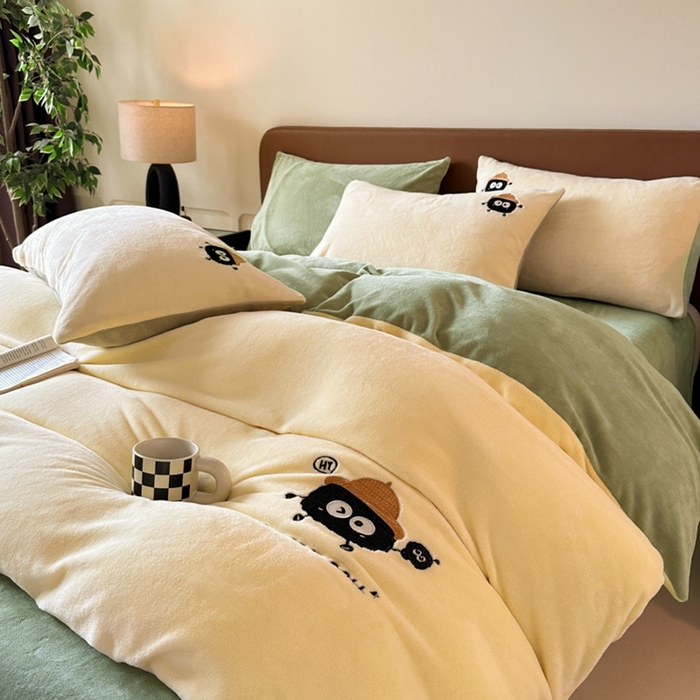 91家纺网 家纺一手货源 找家纺 万盛家纺 2025新款卡通贴补绣牛奶绒四件套煤球-奶油黄-绿