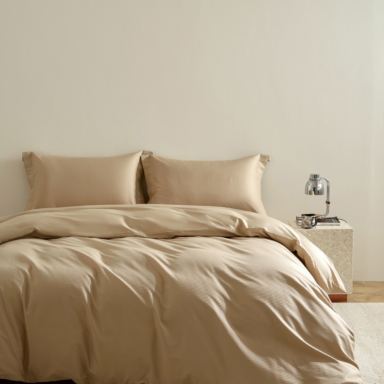 91家纺网 家纺一手货源 找家纺 （总）ONE TWO ONE 121 2025新款长绒棉高支高密贡缎高定提花（小cr）四件套（【提供买家秀】}为了各位老板们都有利润空间，平台控价券后不得低于218/298/318元，感谢您的配合与支