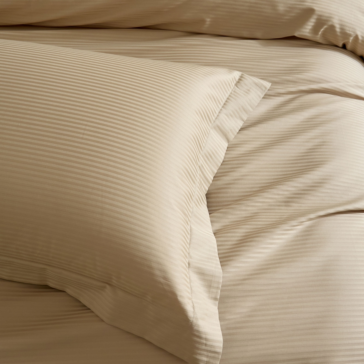 91家纺网 家纺一手货源 找家纺 （总）ONE TWO ONE 121 2025新款长绒棉高支高密贡缎高定提花（小cr）四件套（【提供买家秀】}为了各位老板们都有利润空间，平台控价券后不得低于218/298/318元，感谢您的配合与支