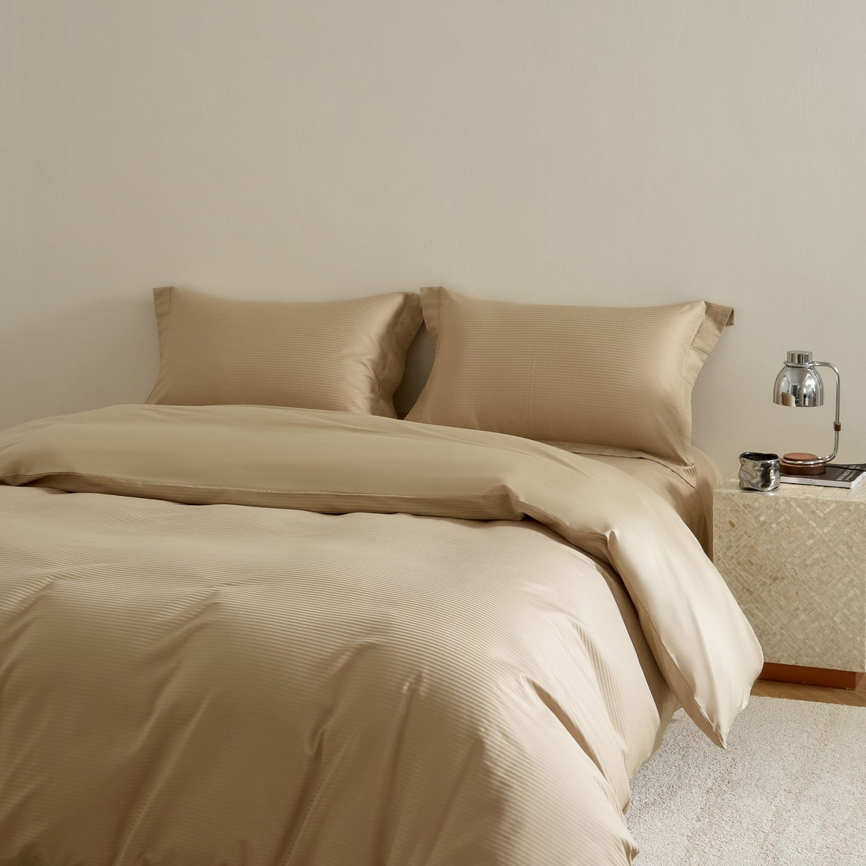 91家纺网 家纺一手货源 找家纺 （总）ONE TWO ONE 121 2025新款长绒棉高支高密贡缎高定提花（小cr）四件套（【提供买家秀】}为了各位老板们都有利润空间，平台控价券后不得低于218/298/318元，感谢您的配合与支