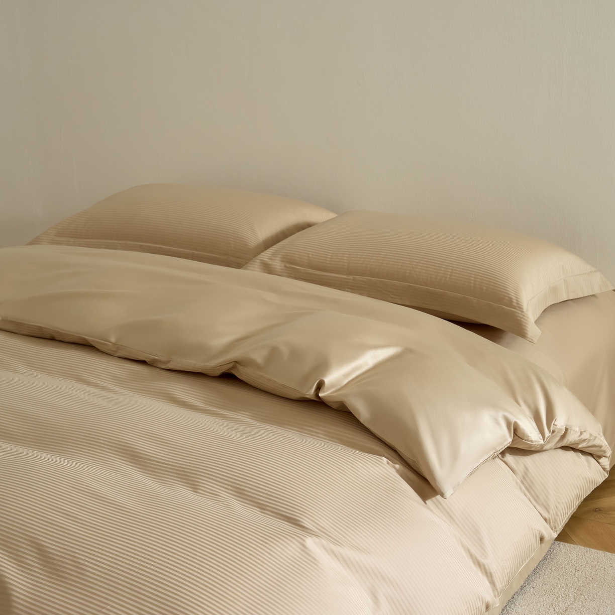 91家纺网 家纺一手货源 找家纺 （总）ONE TWO ONE 121 2025新款长绒棉高支高密贡缎高定提花（小cr）四件套（【提供买家秀】}为了各位老板们都有利润空间，平台控价券后不得低于218/298/318元，感谢您的配合与支