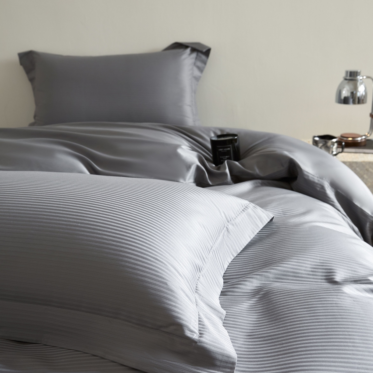 91家纺网 家纺一手货源 找家纺 ONE TWO ONE 121 2025新款长绒棉高支高密贡缎高定提花（小cr）四件套（【提供买家秀】}为了各位老板们都有利润空间，平台控价券后不得低于218/298/318元，感谢您的配合与支持！）