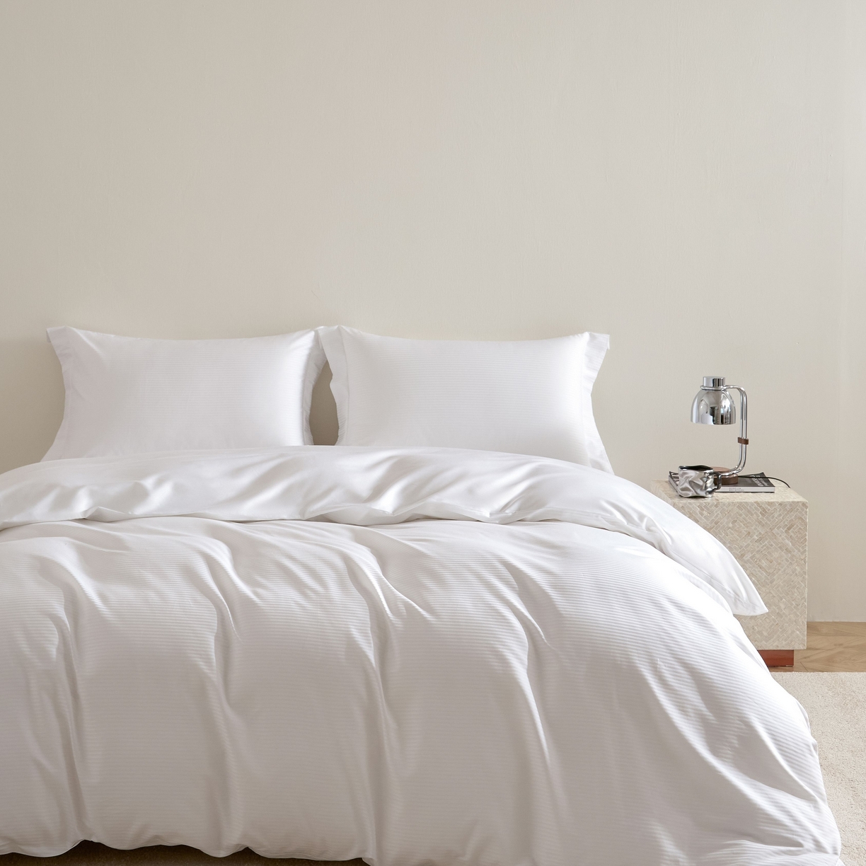 91家纺网 家纺一手货源 找家纺 ONE TWO ONE 121 2025新款长绒棉高支高密贡缎高定提花（小cr）四件套（【提供买家秀】}为了各位老板们都有利润空间，平台控价券后不得低于218/298/318元，感谢您的配合与支持！）