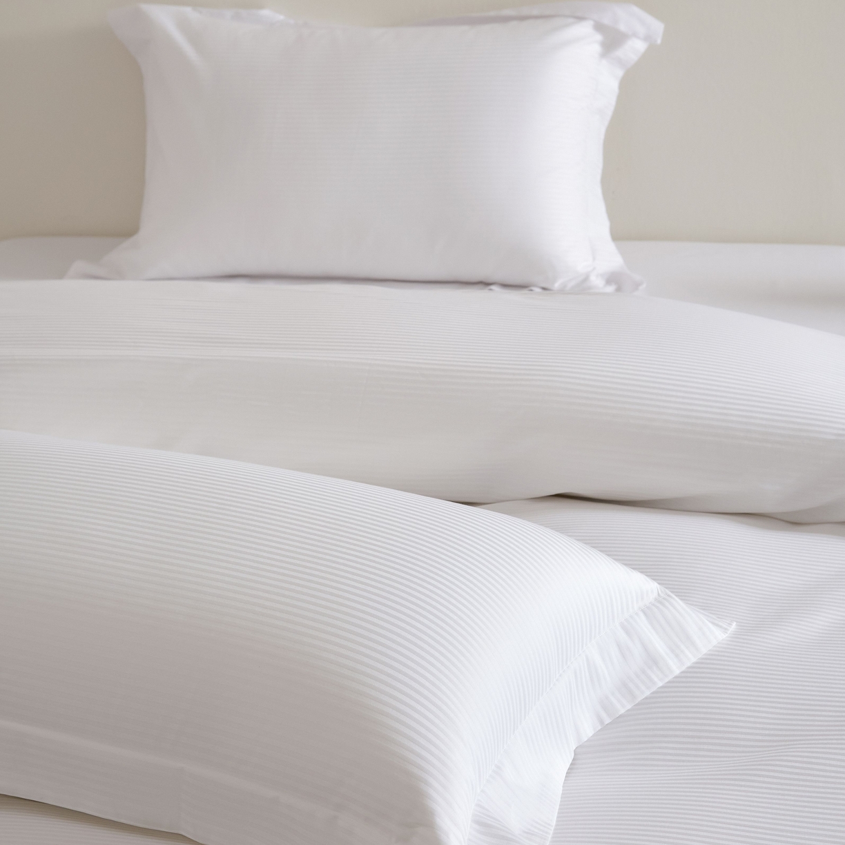 91家纺网 家纺一手货源 找家纺 ONE TWO ONE 121 2025新款长绒棉高支高密贡缎高定提花（小cr）四件套（【提供买家秀】}为了各位老板们都有利润空间，平台控价券后不得低于218/298/318元，感谢您的配合与支持！）