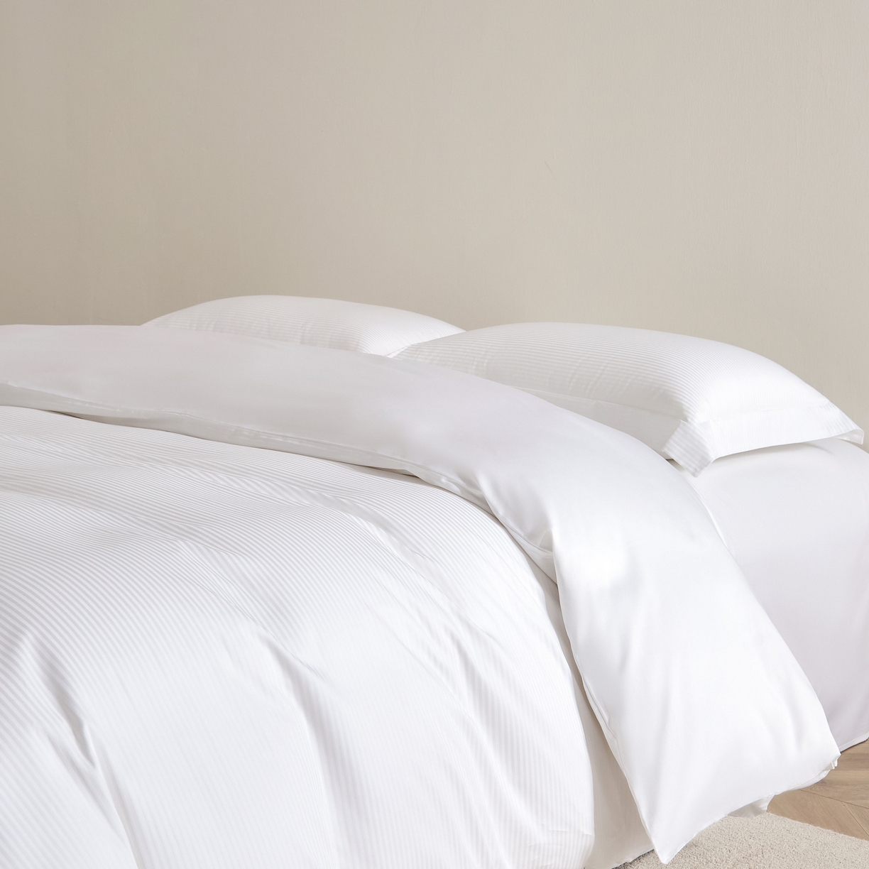 91家纺网 家纺一手货源 找家纺 ONE TWO ONE 121 2025新款长绒棉高支高密贡缎高定提花（小cr）四件套（【提供买家秀】}为了各位老板们都有利润空间，平台控价券后不得低于218/298/318元，感谢您的配合与支持！）