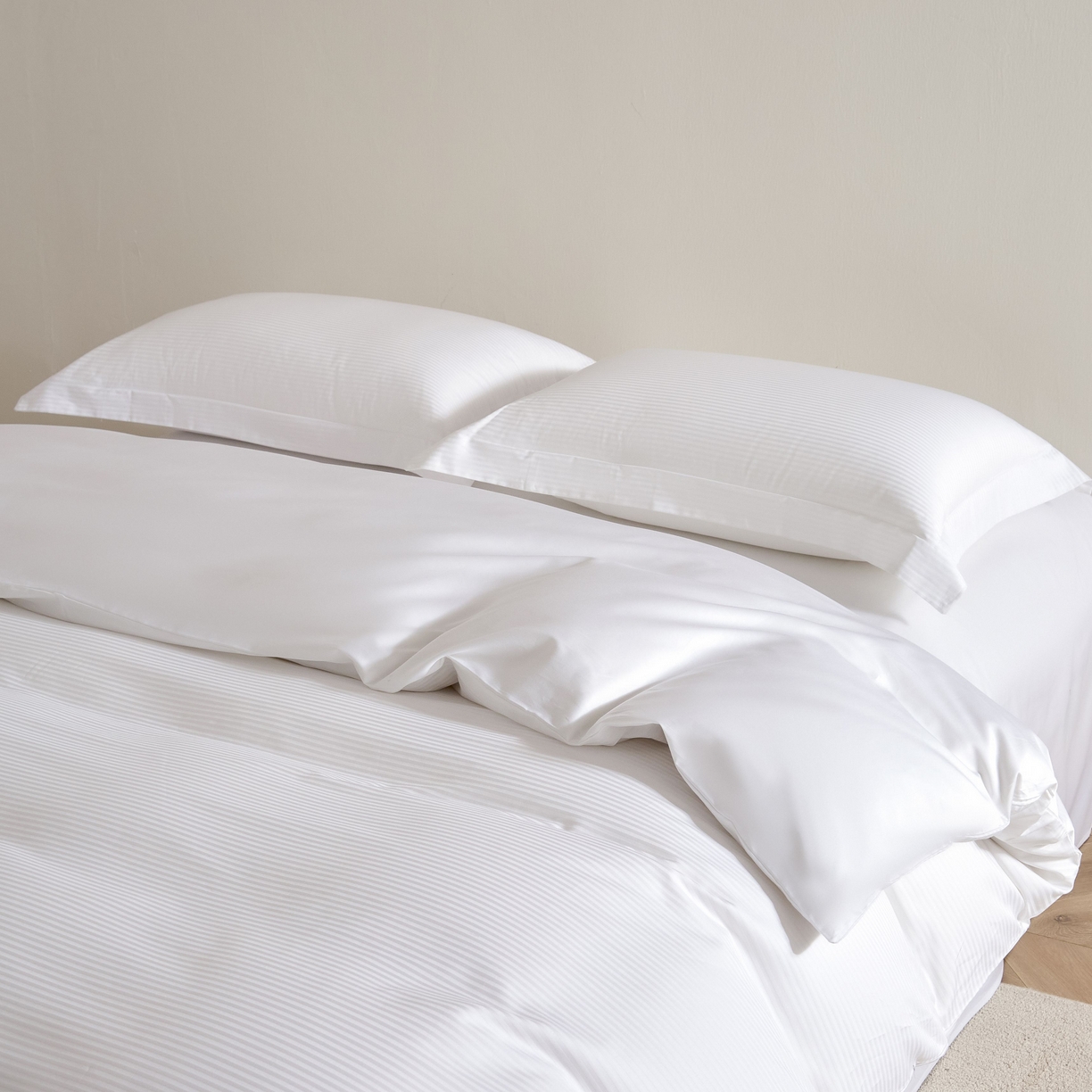 91家纺网 家纺一手货源 找家纺 ONE TWO ONE 121 2025新款长绒棉高支高密贡缎高定提花（小cr）四件套（【提供买家秀】}为了各位老板们都有利润空间，平台控价券后不得低于218/298/318元，感谢您的配合与支持！）