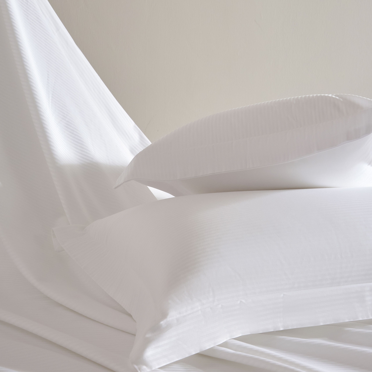 91家纺网 家纺一手货源 找家纺 ONE TWO ONE 121 2025新款长绒棉高支高密贡缎高定提花（小cr）四件套（【提供买家秀】}为了各位老板们都有利润空间，平台控价券后不得低于218/298/318元，感谢您的配合与支持！）