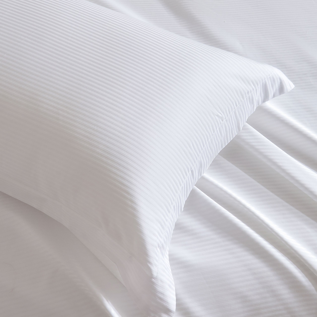 91家纺网 家纺一手货源 找家纺 ONE TWO ONE 121 2025新款长绒棉高支高密贡缎高定提花（小cr）四件套（【提供买家秀】}为了各位老板们都有利润空间，平台控价券后不得低于218/298/318元，感谢您的配合与支持！）