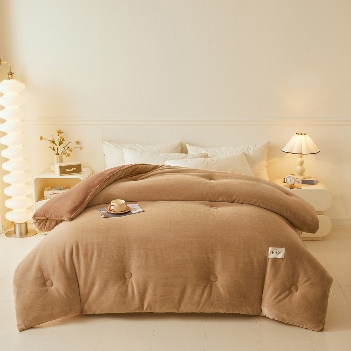 91家纺网 家纺一手货源 找家纺 猎鹿人家纺 2025新款柔暖纯色牛奶绒冬被被子被芯 咖驼双拼