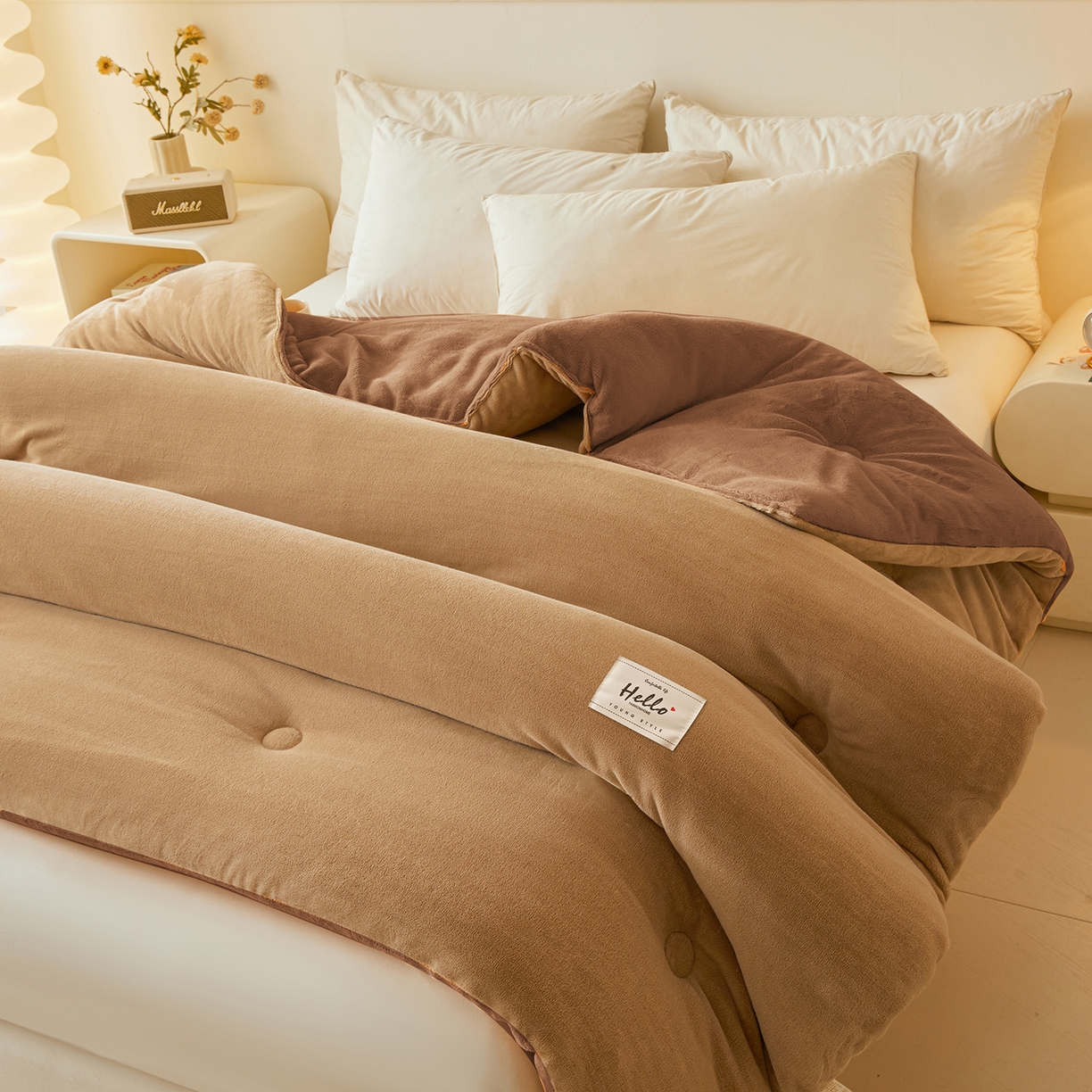 91家纺网 家纺一手货源 找家纺 猎鹿人家纺 2025新款柔暖纯色牛奶绒冬被被子被芯 咖驼双拼