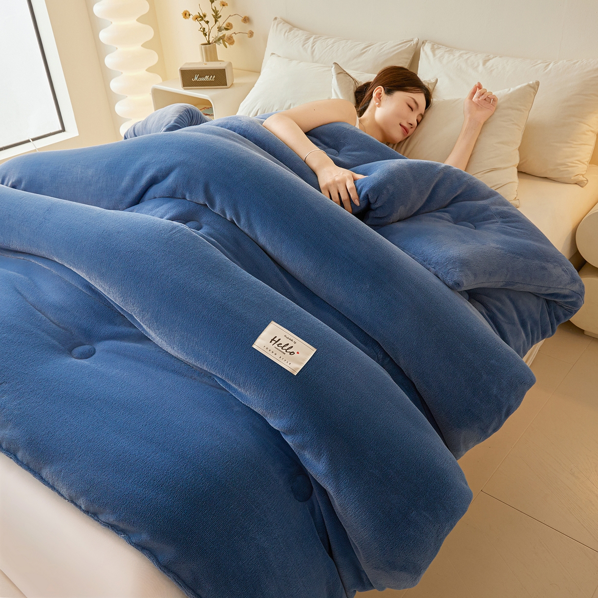 91家纺网 家纺一手货源 找家纺 猎鹿人家纺 2025新款柔暖纯色牛奶绒冬被被子被芯 宝石蓝