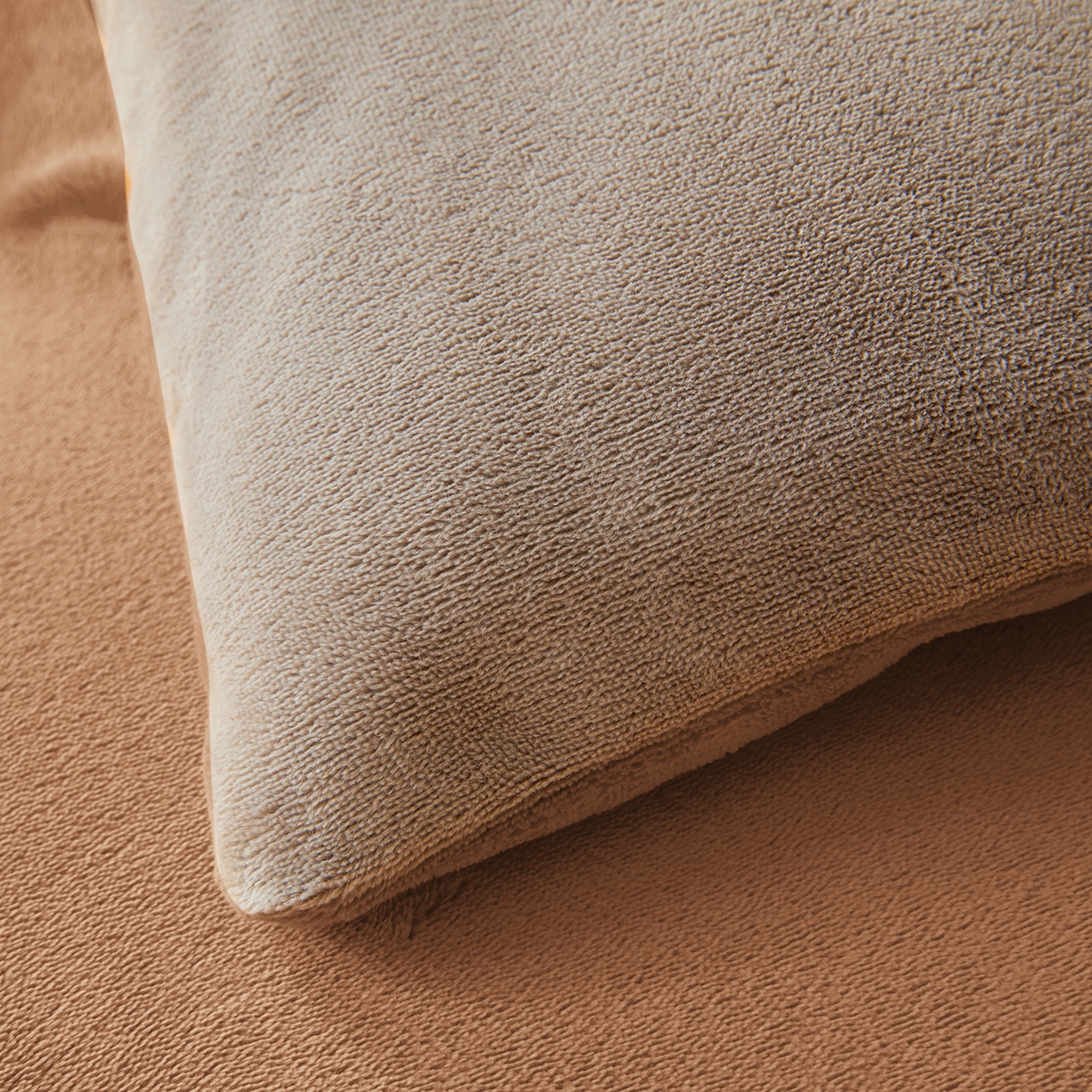 91家纺网 家纺一手货源 找家纺 猎鹿人家纺 2025新款柔暖纯色牛奶绒冬被被子被芯 灰咖双拼