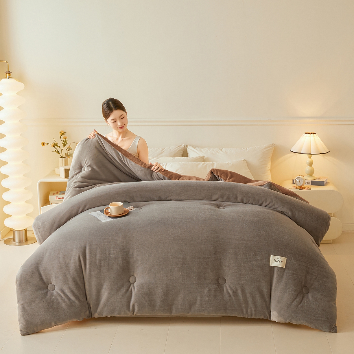 91家纺网 家纺一手货源 找家纺 猎鹿人家纺 2025新款柔暖纯色牛奶绒冬被被子被芯 灰咖双拼