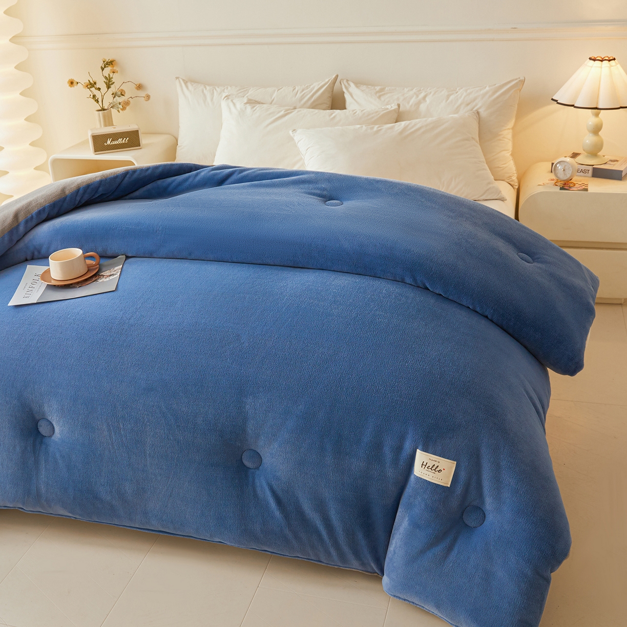 91家纺网 家纺一手货源 找家纺 猎鹿人家纺 2025新款柔暖纯色牛奶绒冬被被子被芯 蓝灰双拼