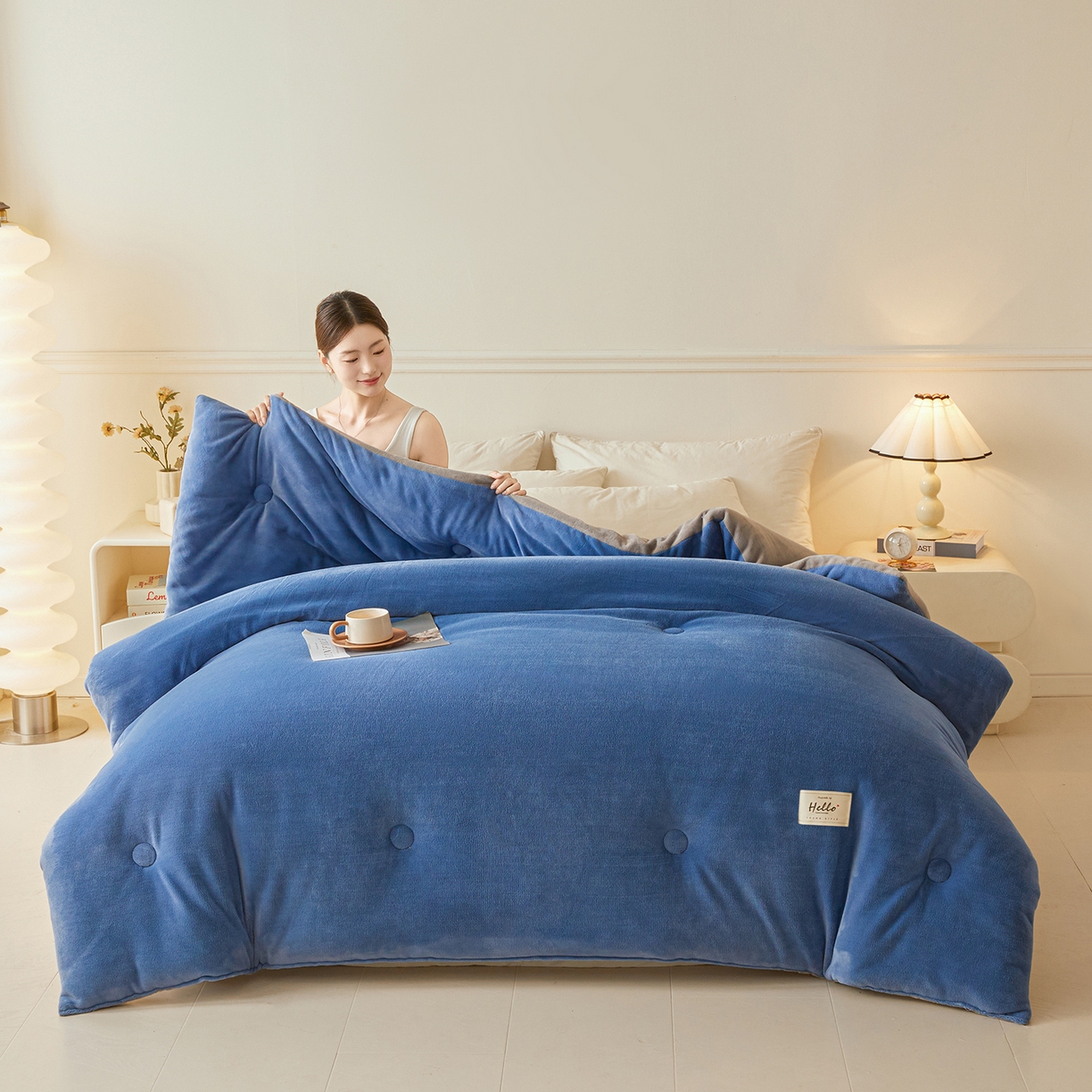 91家纺网 家纺一手货源 找家纺 猎鹿人家纺 2025新款柔暖纯色牛奶绒冬被被子被芯 蓝灰双拼