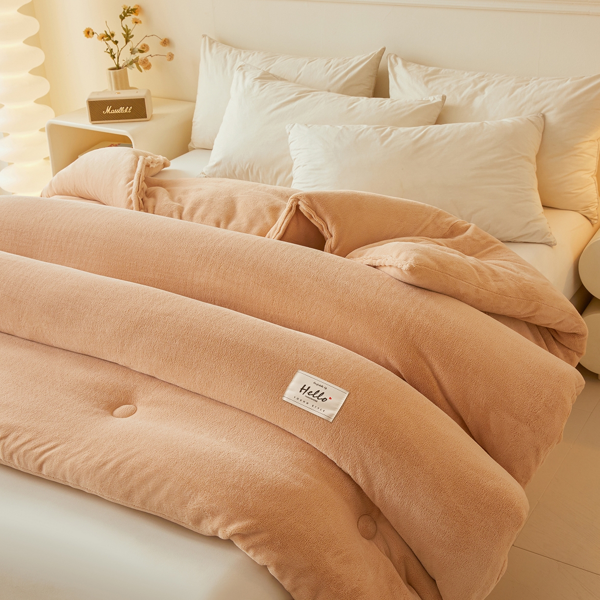 91家纺网 家纺一手货源 找家纺 猎鹿人家纺 2025新款柔暖纯色牛奶绒冬被被子被芯 奶驼色