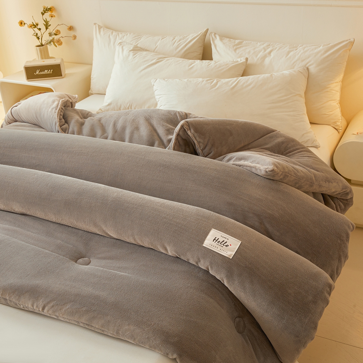 91家纺网 家纺一手货源 找家纺 猎鹿人家纺 2025新款柔暖纯色牛奶绒冬被被子被芯 星灰