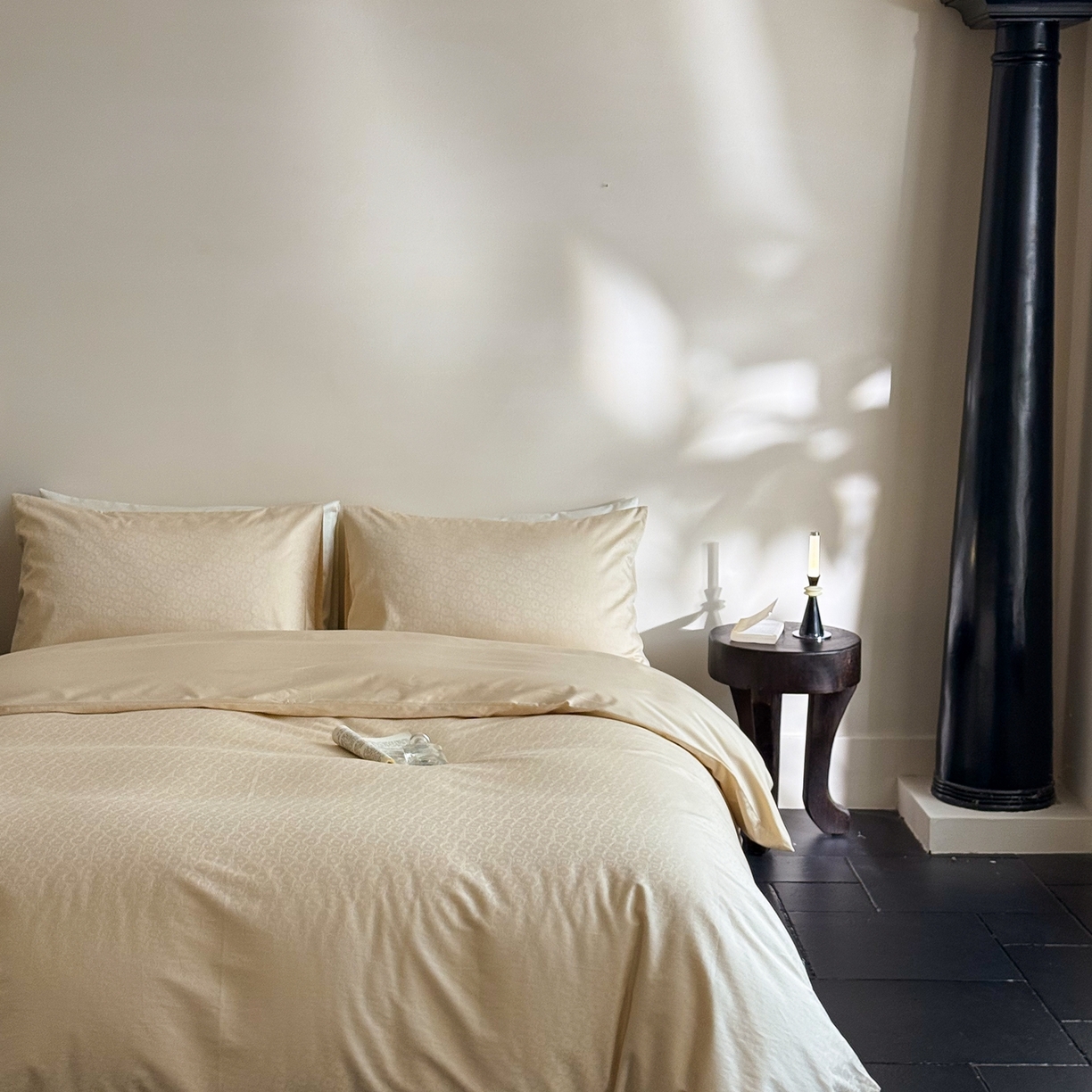 91家纺网 家纺一手货源 找家纺 ONE TWO ONE 1212025新款高支高密长绒棉贡缎精工提花四件套-壹朵甜甜（风格二）（为了各位老板们都有利润空间，平台控价券后不得低于228/318/338元，感谢您的配合与支持！） 壹朵甜