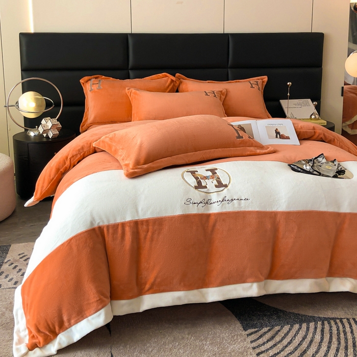 91家纺网 家纺一手货源 找家纺 苹果星2022新款牛奶绒婴儿丽丝臻棉水晶绒绣花四件套 墨蓝