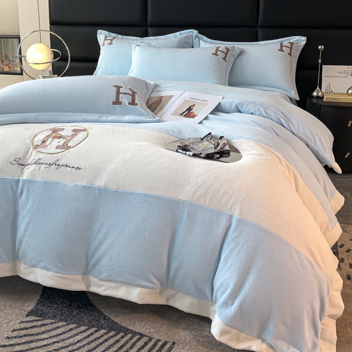 91家纺网 家纺一手货源 找家纺 苹果星家纺 2025新款230g牛奶绒四件套-艾琳 艾琳-浅蓝