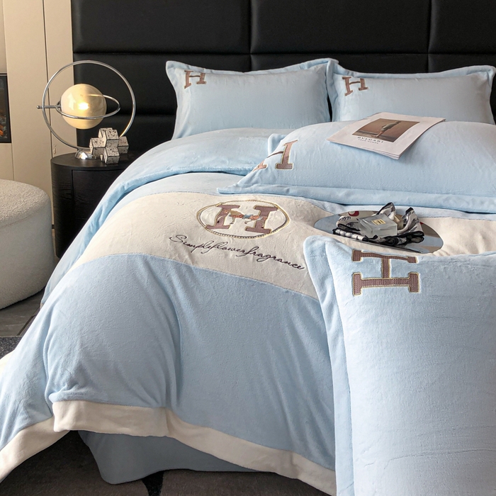 91家纺网 家纺一手货源 找家纺 苹果星家纺 2025新款230g牛奶绒四件套-艾琳 艾琳-浅蓝