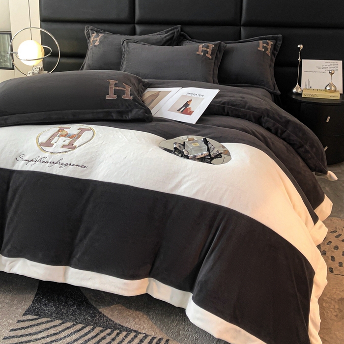 91家纺网 家纺一手货源 找家纺 苹果星家纺 2025新款230g牛奶绒四件套-艾琳 艾琳-深灰