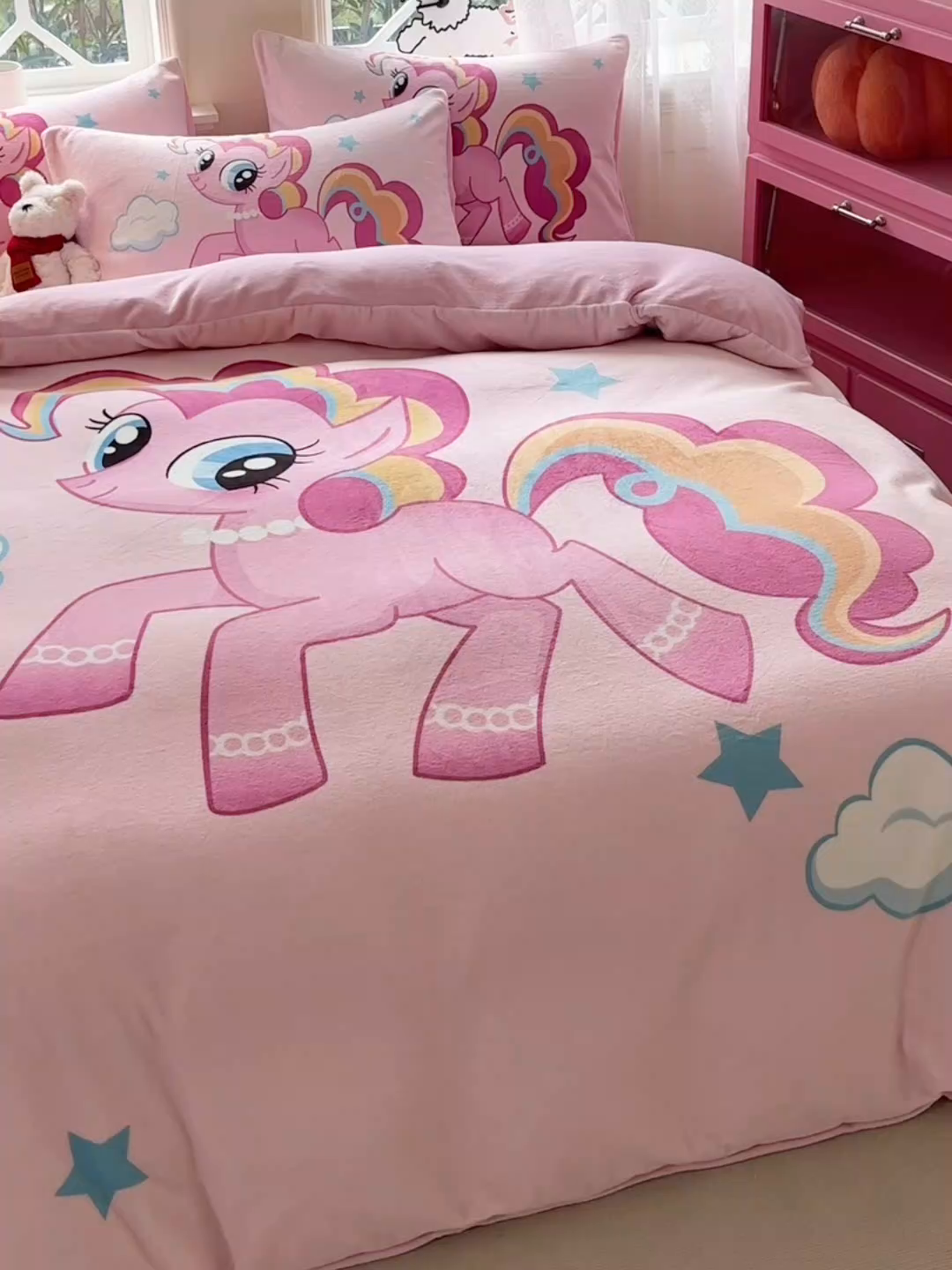 91家纺网 家纺一手货源 找家纺 ds生活馆 2025新款大版高克重双面牛奶绒四件套 开心小马